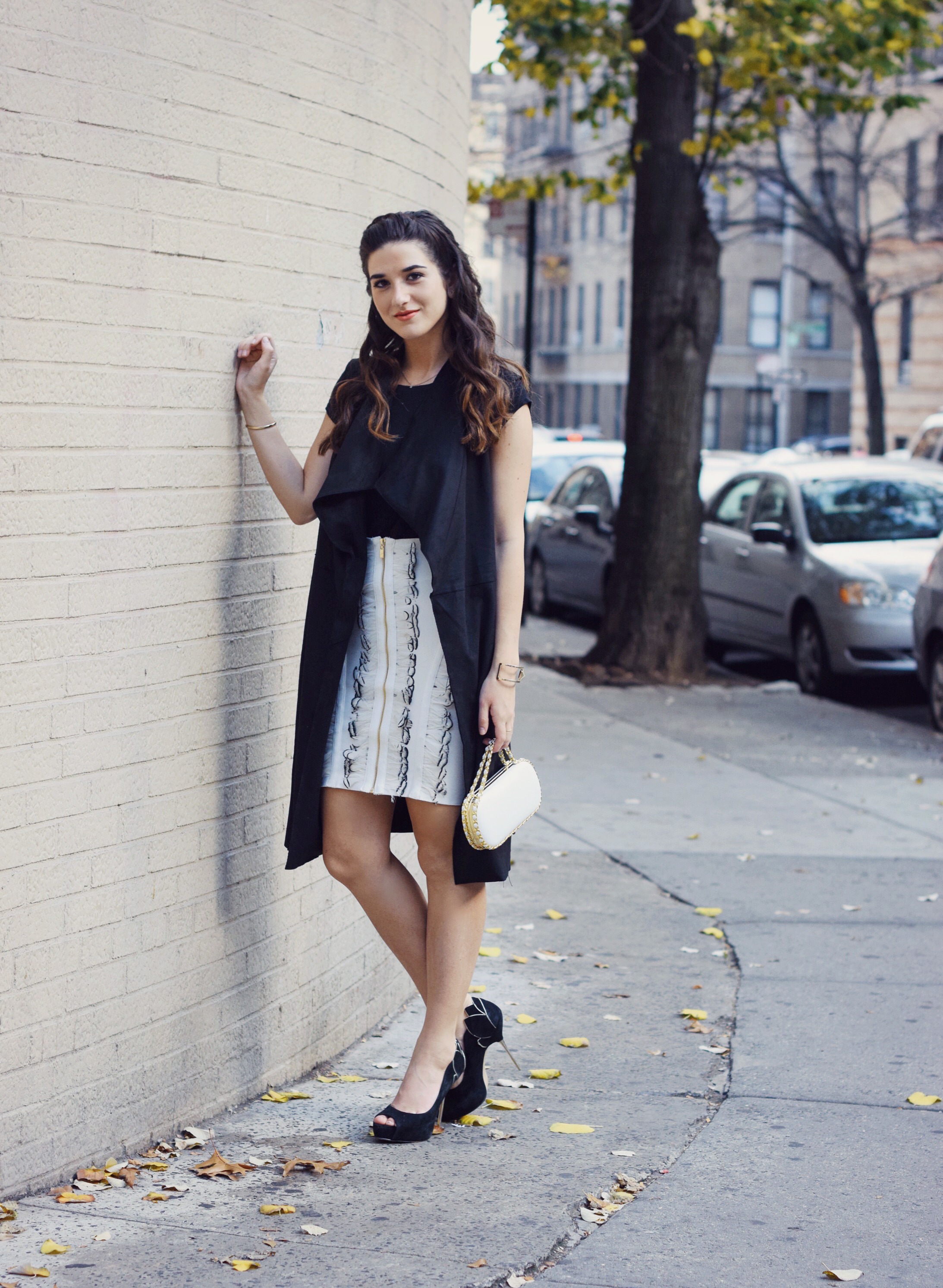 Long black vest deals outfit